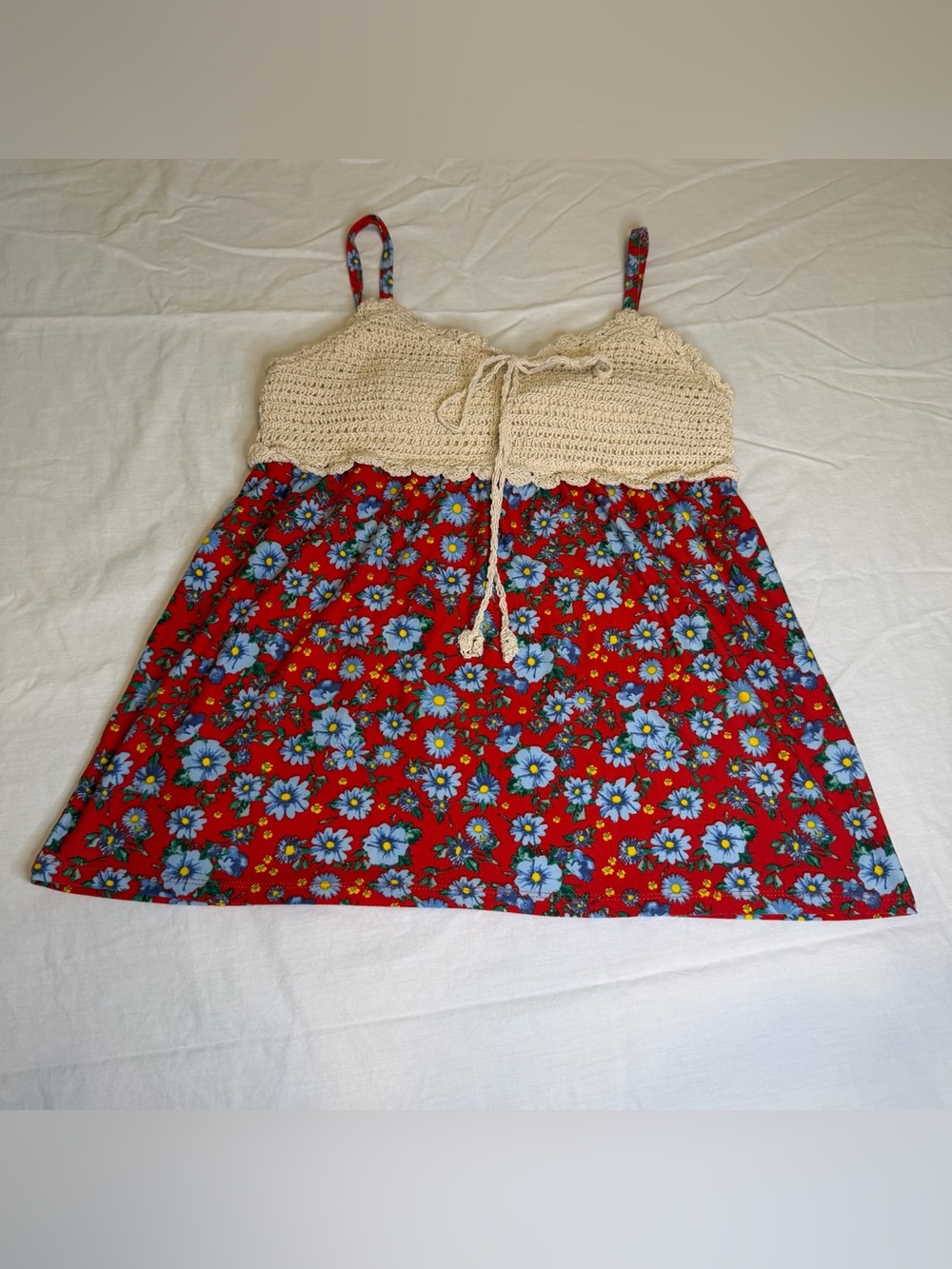 Source Unknown Red Floral Crochet Bust Tank Top Size Medium.